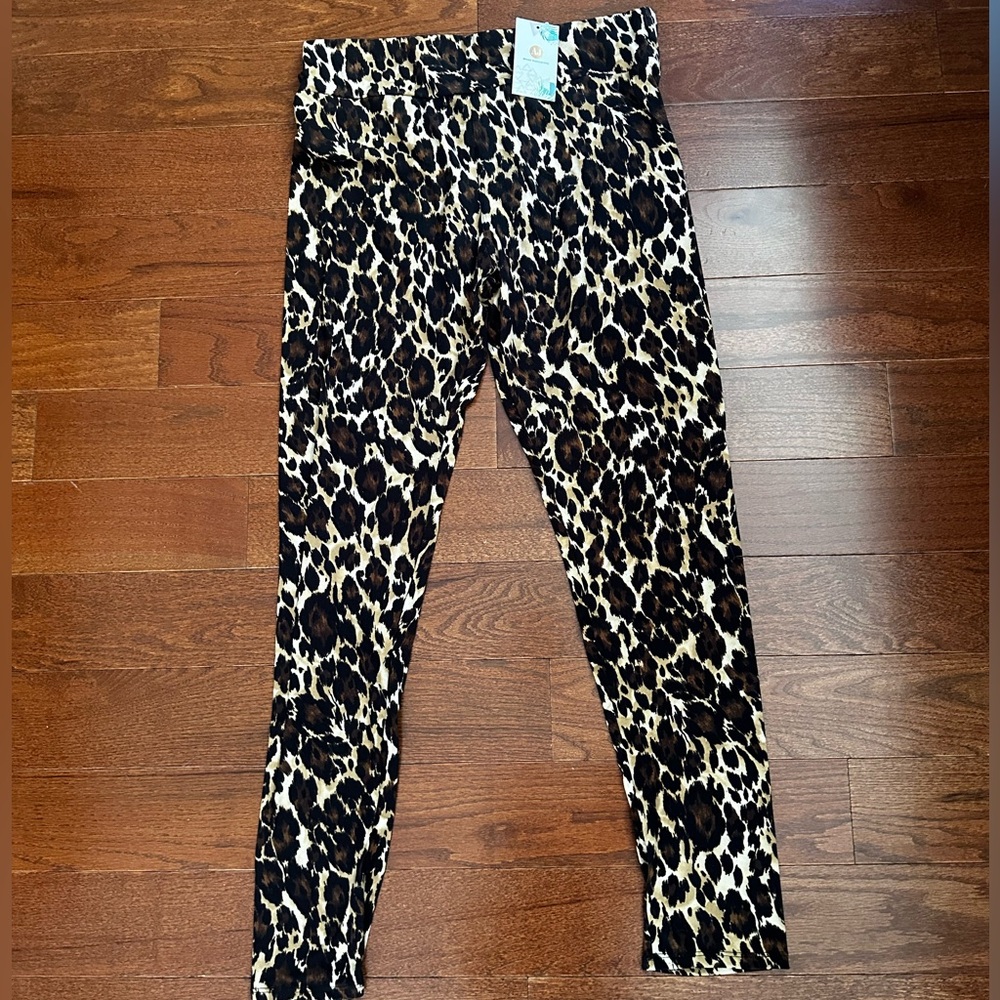 soft Amelia James cheetah print leggings!
